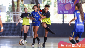 Bola na rede e vários cliques. Confira as fotos do futsal na etapa estadual do JEMG em Uberaba.